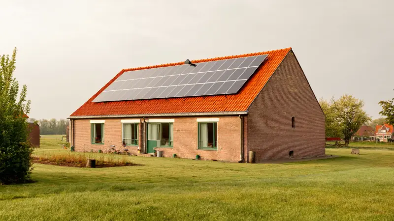 Zonnepanelen op schuur opbrengst: kWh, oriëntatie en
