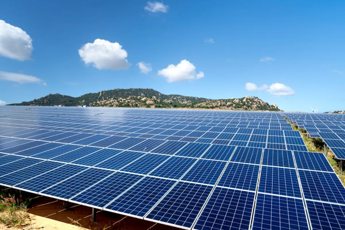 Rendement Zonnepanelen 2026: Hoeveel kWh Leveren Ze Werkelijk Op?